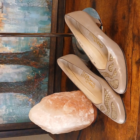 Salvatore Ferragamo Women's Beige Leather Shoes 10 AA Width - Picture 3 of 13